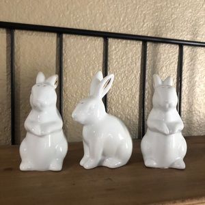 Porcelain salt and pepper shakers